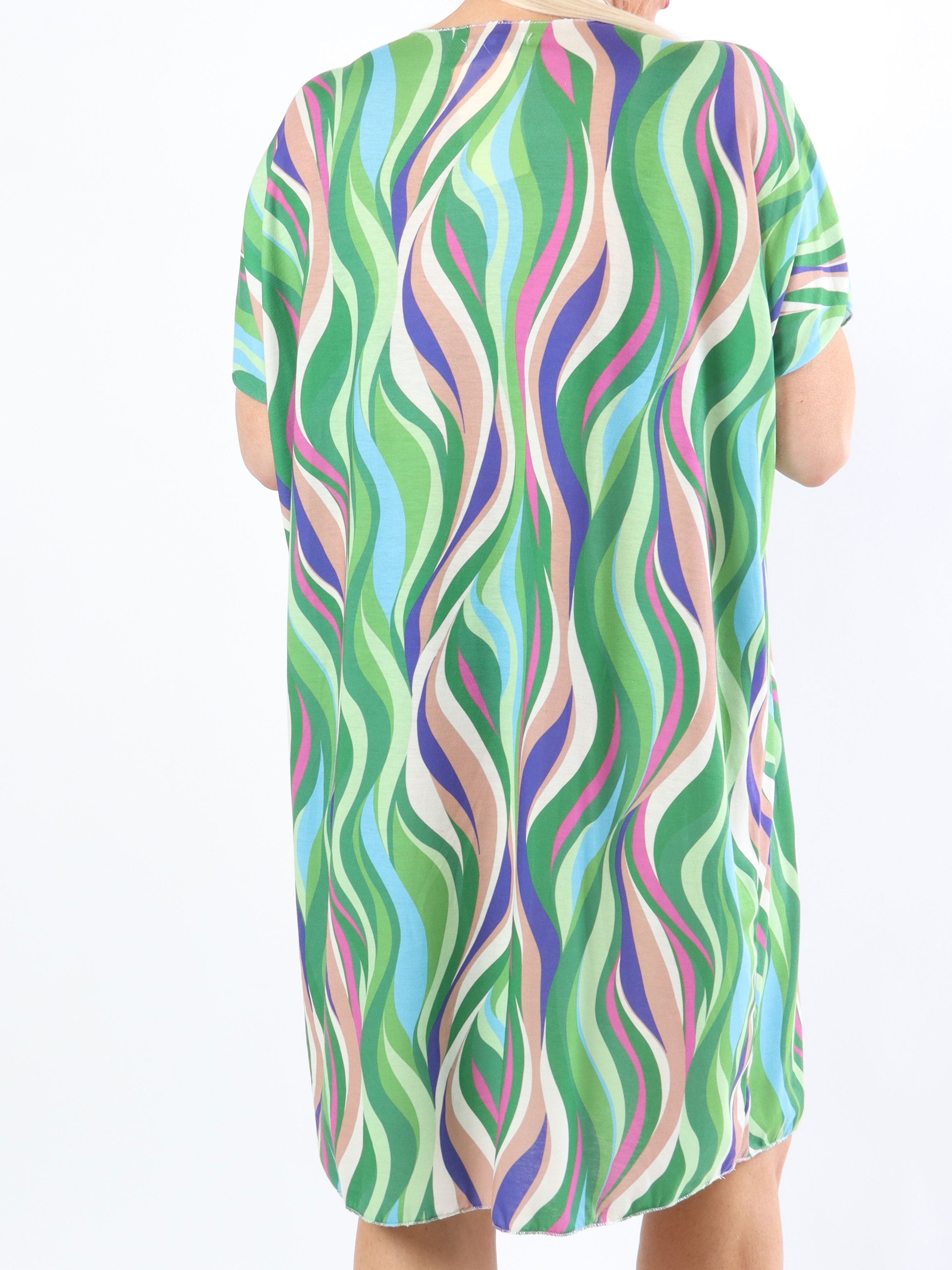 Kirsa Dress - Mjuk multicolor plus size klänning med v-ringning